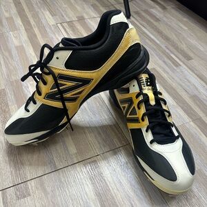 New Balance Men's Black and Gold Metal Basebeball Cleats, Size 15